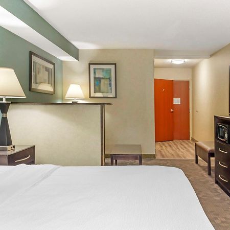 Best Western Plus Berkshire Hills Inn & Suites Питсфилд Экстерьер фото