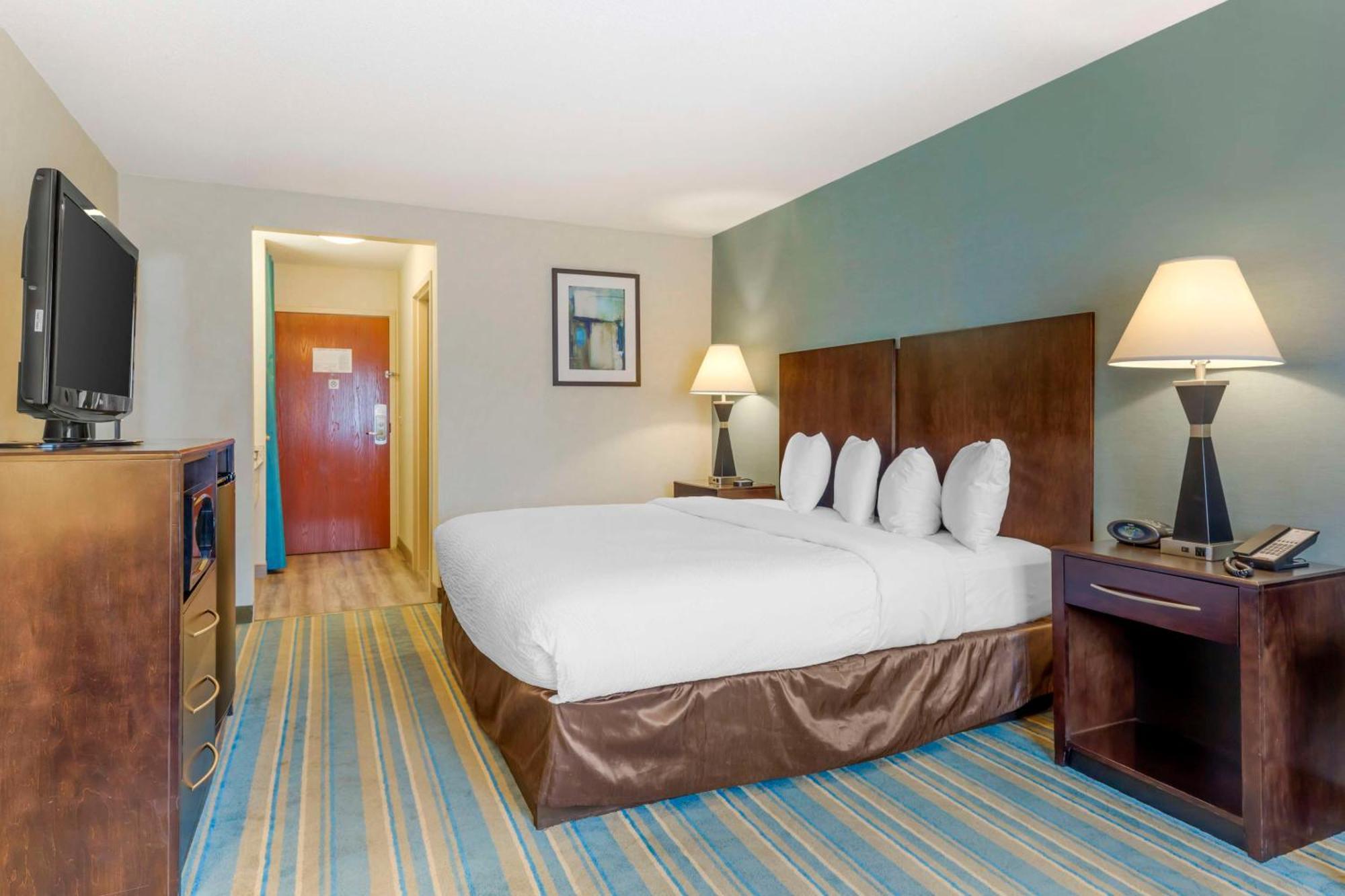 Best Western Plus Berkshire Hills Inn & Suites Питсфилд Экстерьер фото