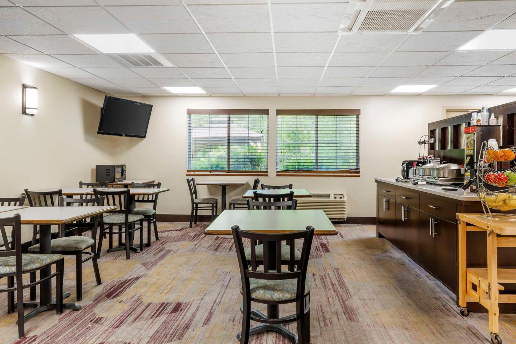 Best Western Plus Berkshire Hills Inn & Suites Питсфилд Экстерьер фото