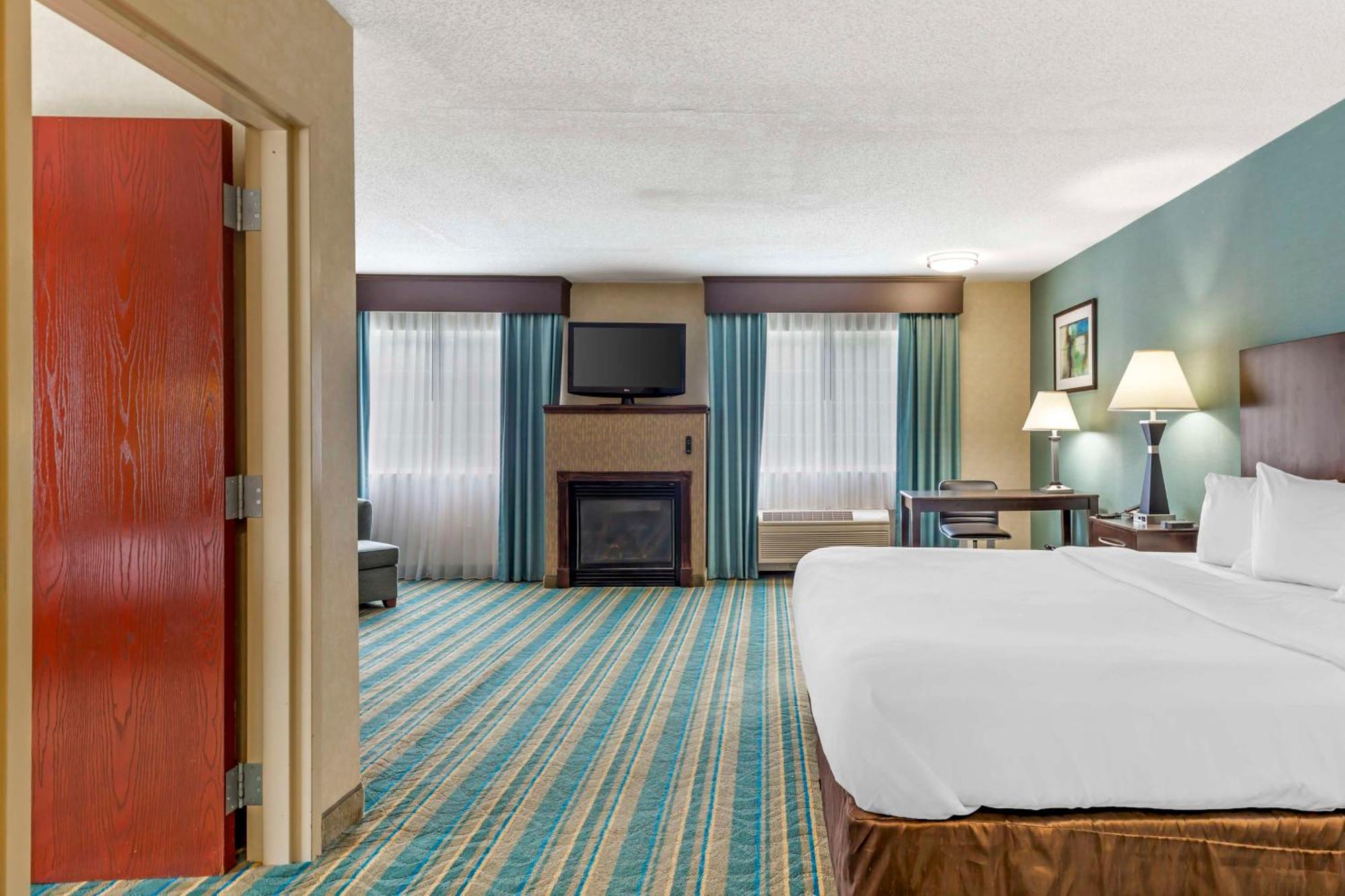 Best Western Plus Berkshire Hills Inn & Suites Питсфилд Экстерьер фото