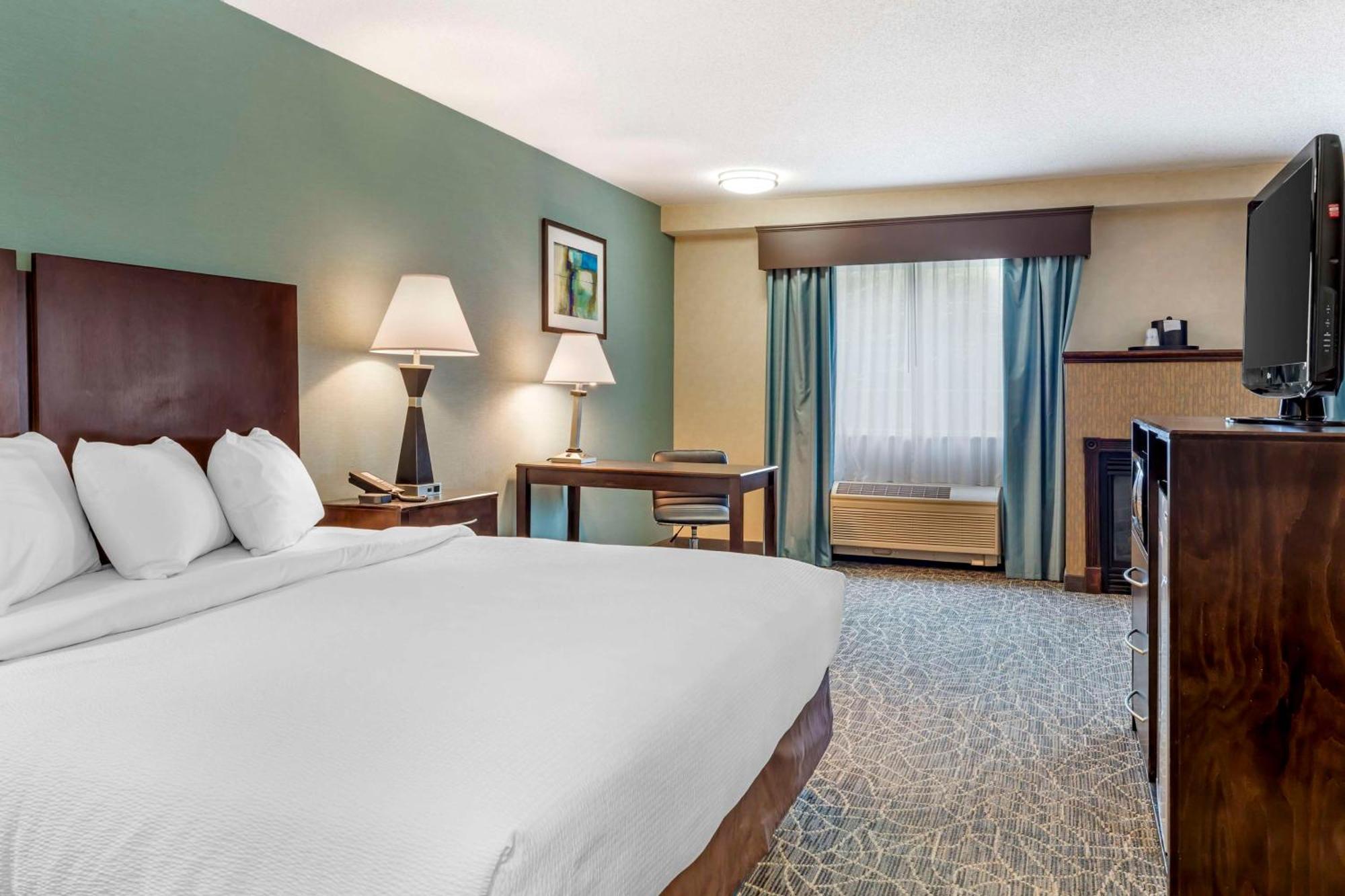 Best Western Plus Berkshire Hills Inn & Suites Питсфилд Экстерьер фото