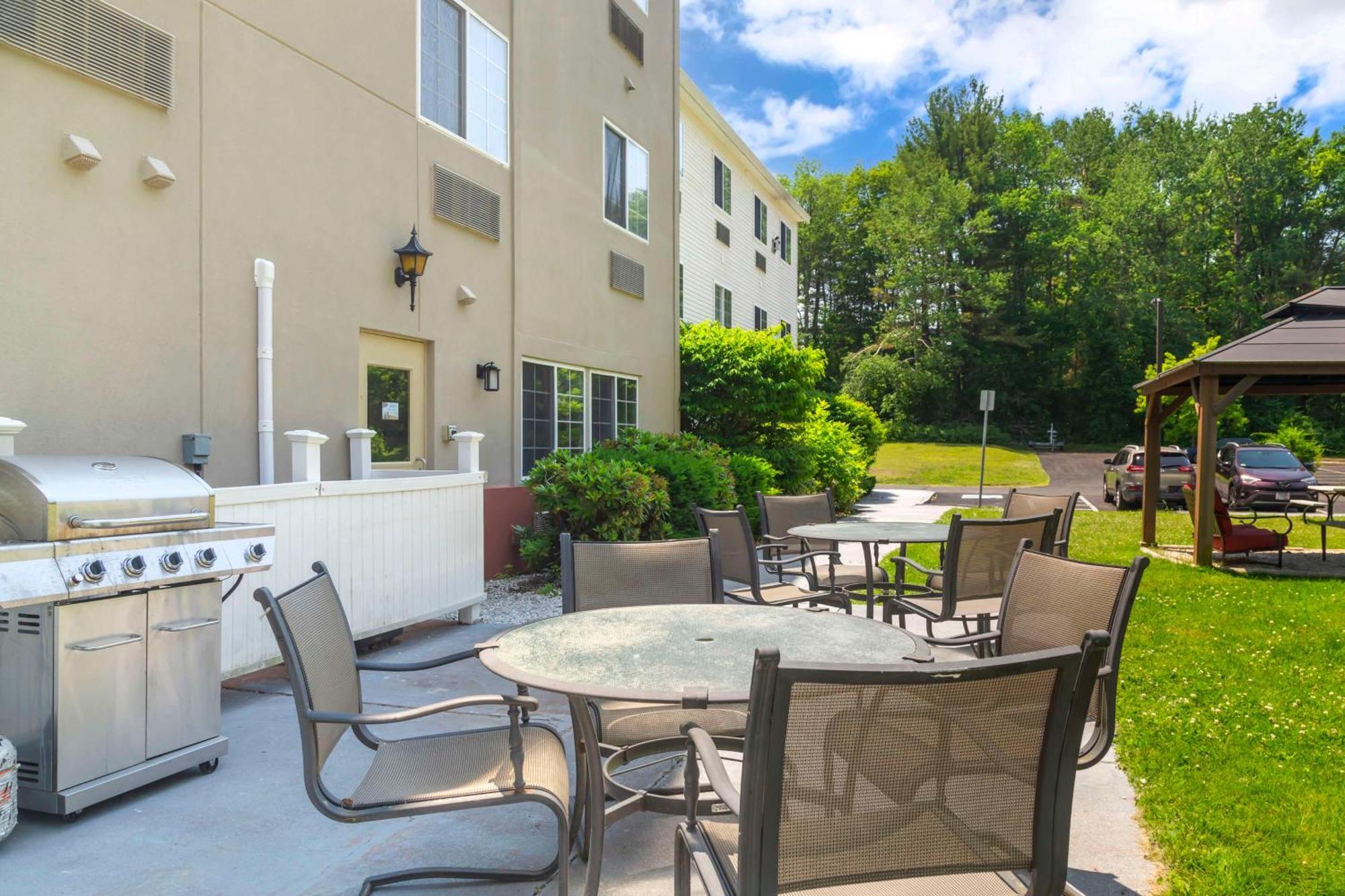Best Western Plus Berkshire Hills Inn & Suites Питсфилд Экстерьер фото
