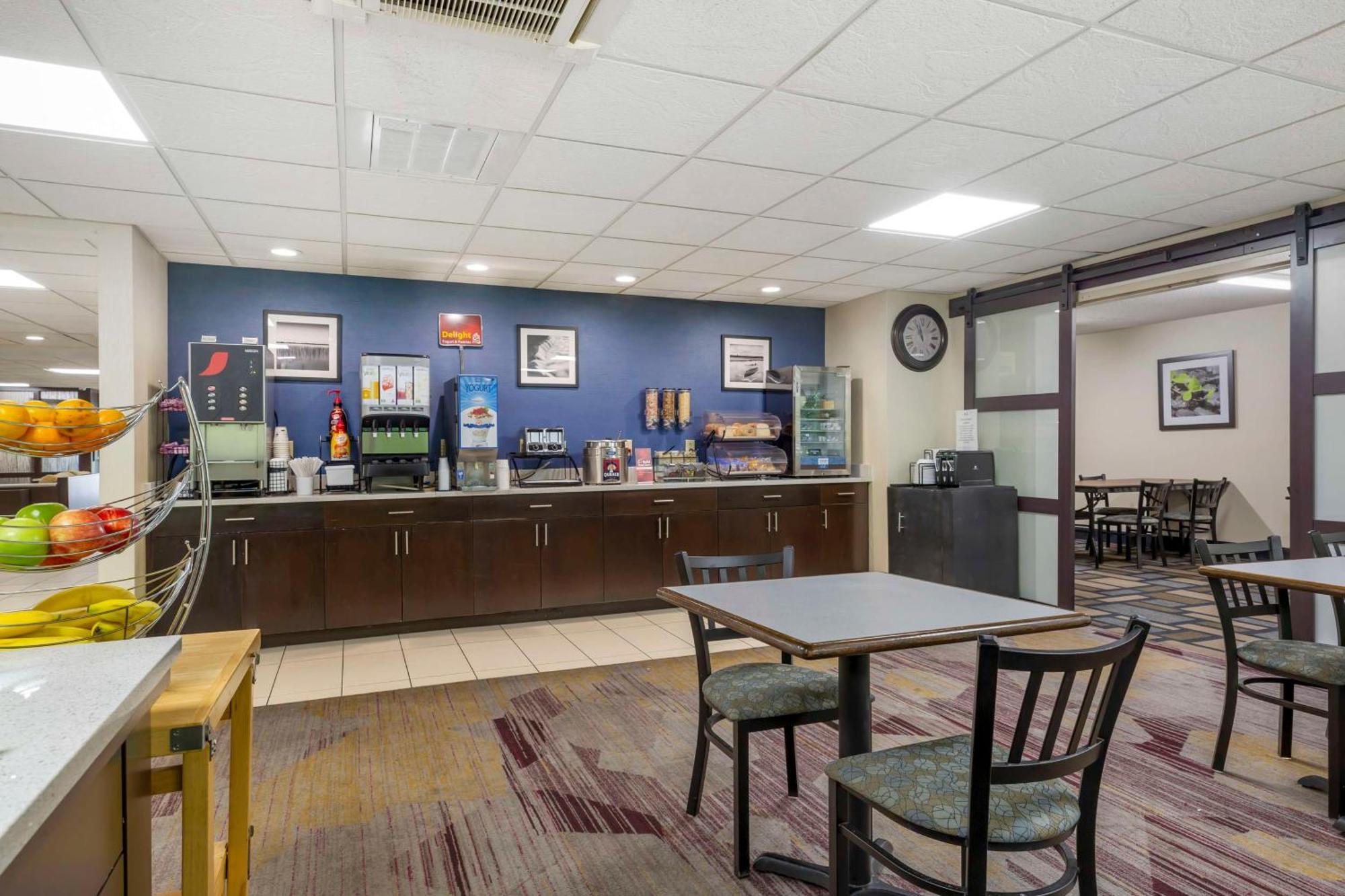 Best Western Plus Berkshire Hills Inn & Suites Питсфилд Экстерьер фото