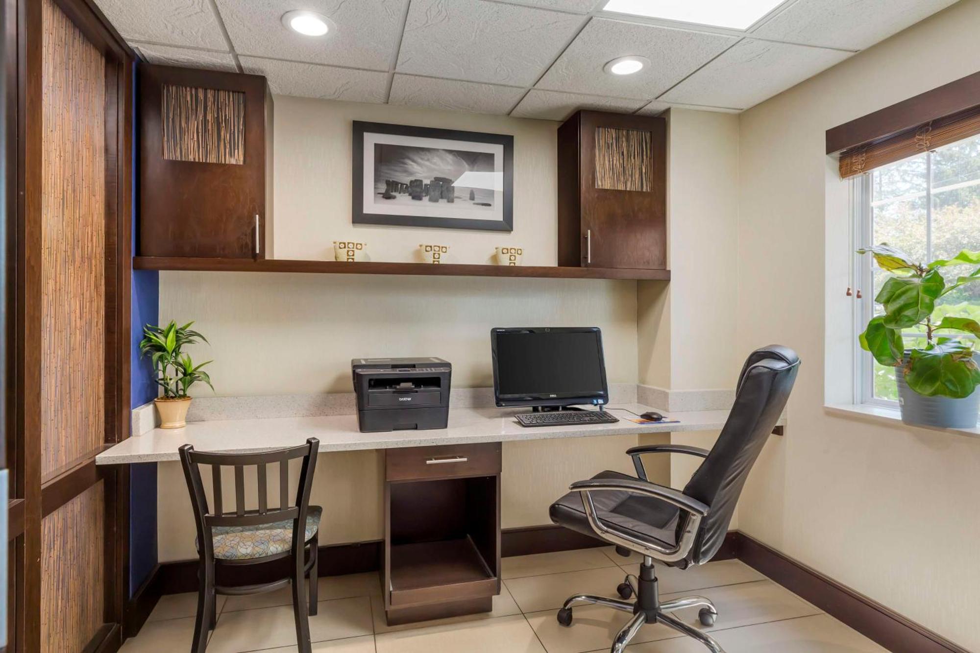 Best Western Plus Berkshire Hills Inn & Suites Питсфилд Экстерьер фото
