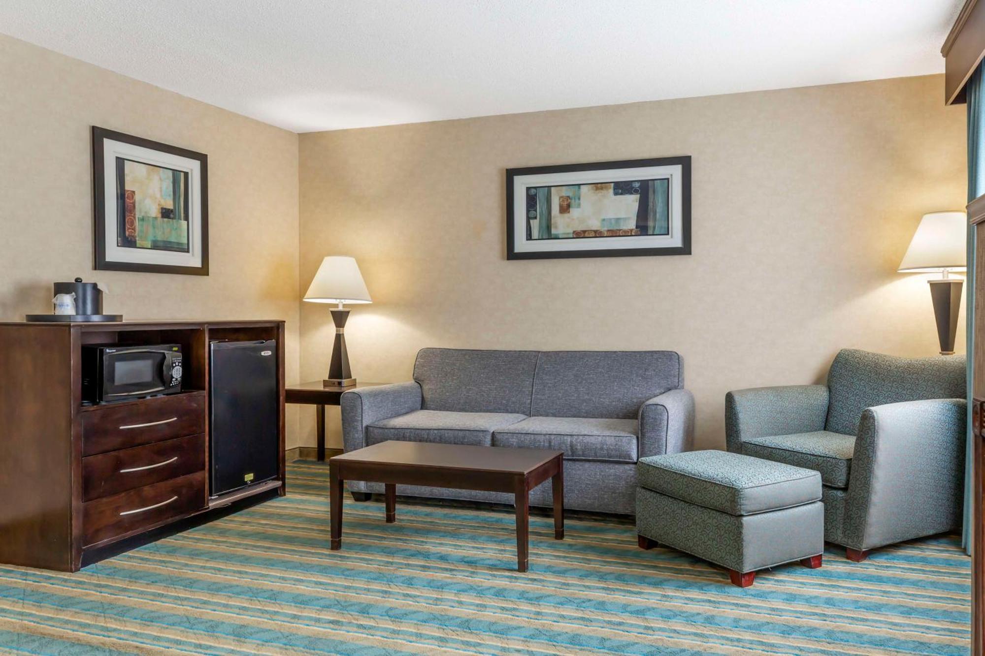 Best Western Plus Berkshire Hills Inn & Suites Питсфилд Экстерьер фото